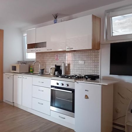 Studio Apartman Dezire Buje Exterior photo